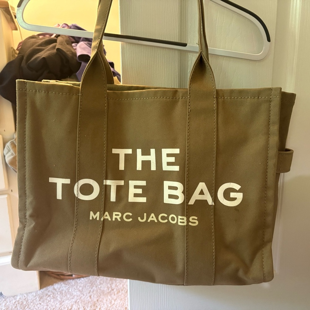 Marc Jacobs The Tote Bag Canvas Tote in Olive